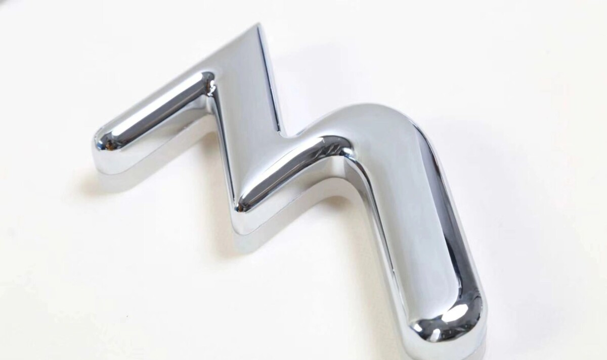 5 Lý Do Bộ Chữ Inox Phối Mica Sáng Chân Là Lựa Chọn Tốt Nhất Cho Quảng Cáo