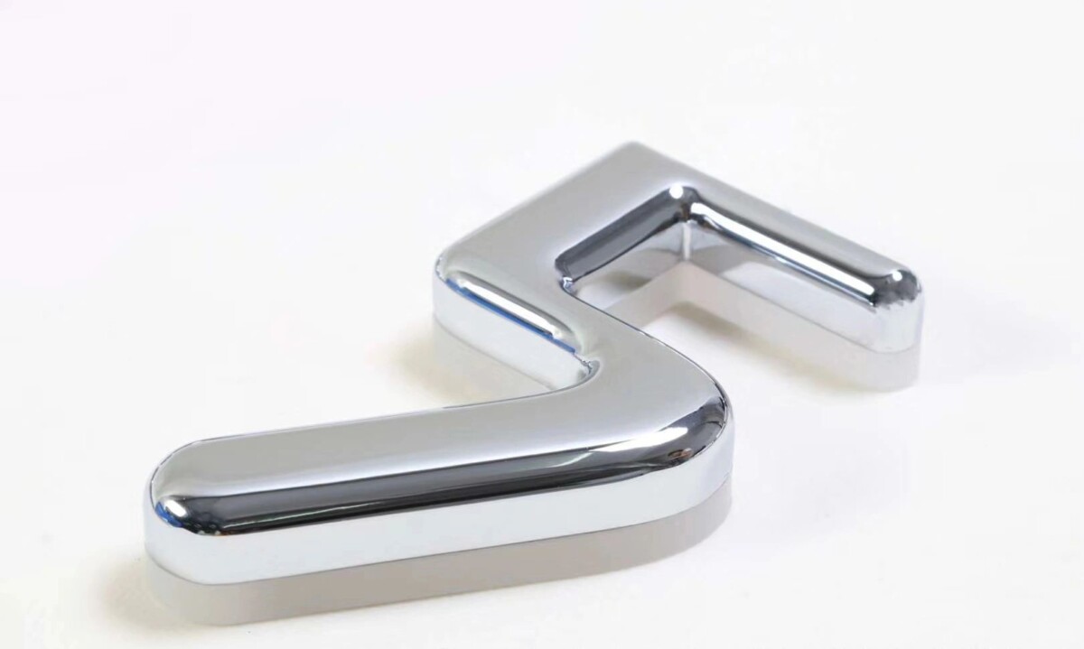 5 Lý Do Bộ Chữ Inox Phối Mica Sáng Chân Là Lựa Chọn Tốt Nhất Cho Quảng Cáo