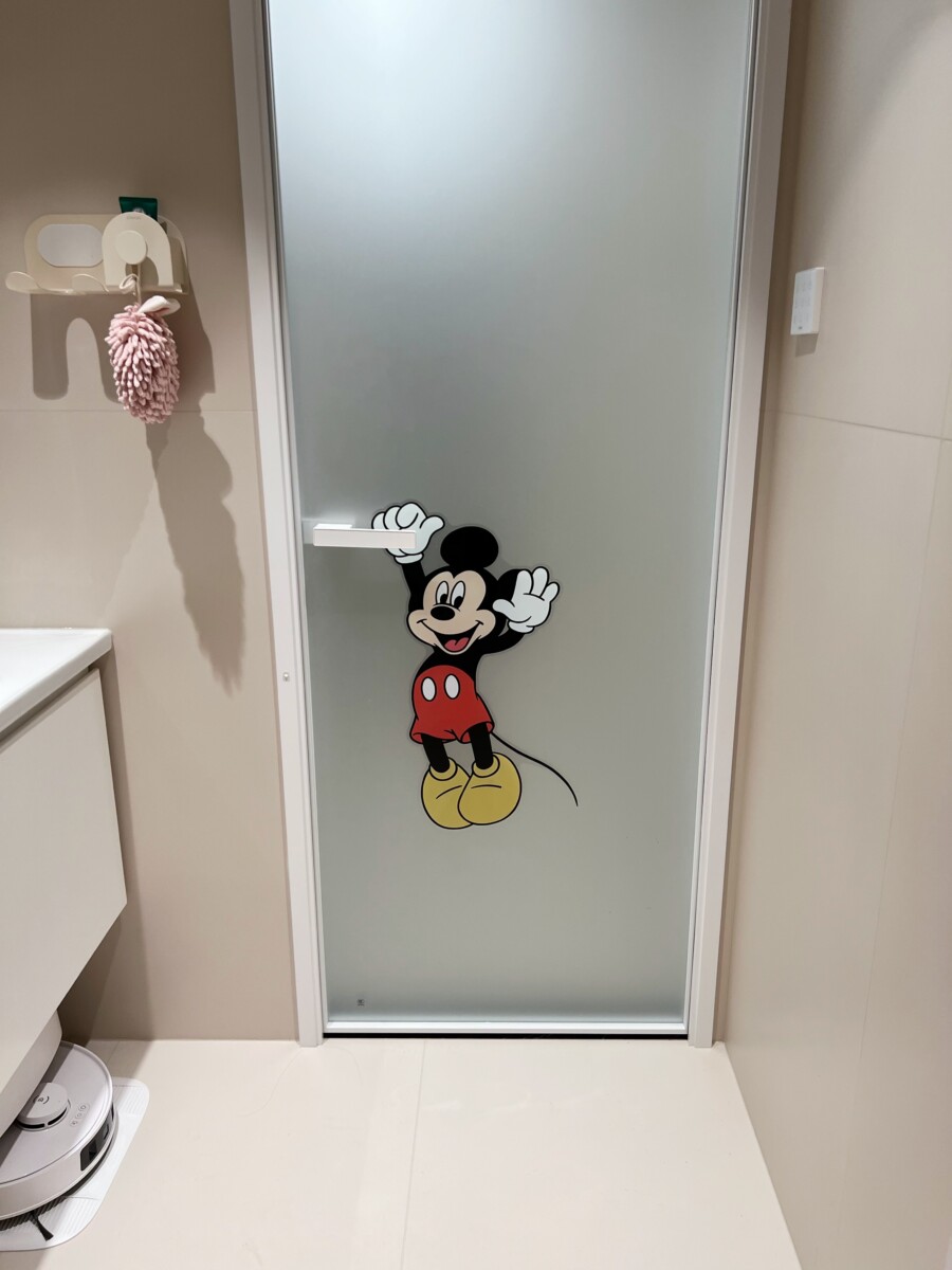 Decal Trang Trí Hoạt Hình: Bí Quyết Tạo Không Gian Nhà Vui Nhộn 2025
