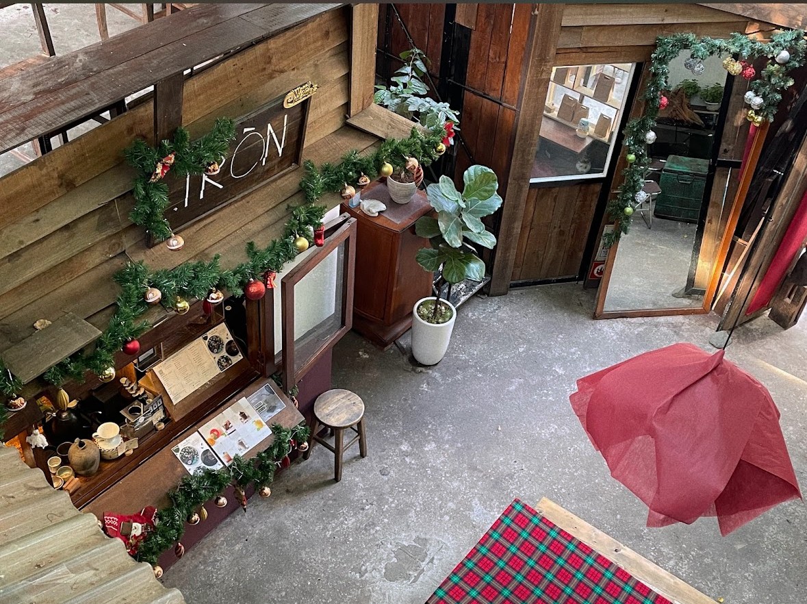  7 Lý Do Nên Trang Trí Biển Gỗ Cho Cửa Hàng Vào Dịp Noel