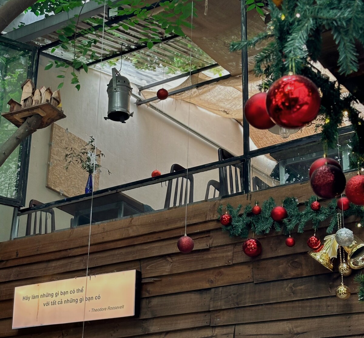  7 Lý Do Nên Trang Trí Biển Gỗ Cho Cửa Hàng Vào Dịp Noel