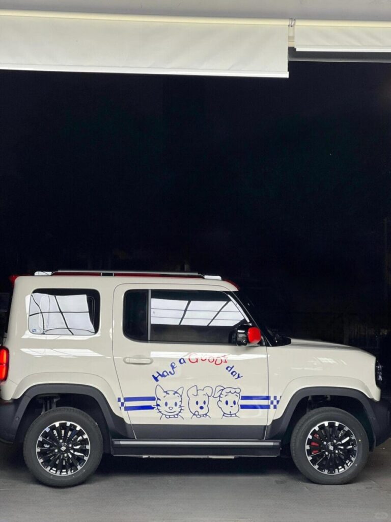 Biến Xế Yêu Thành Tác Phẩm Nghệ Thuật Với Decal Dán Ô Tô Độc Đáo 2025!