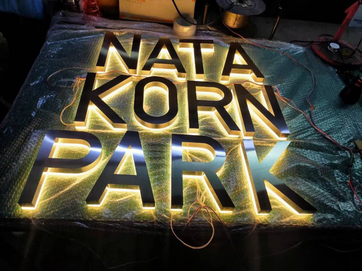 chữ nổi sáng chân