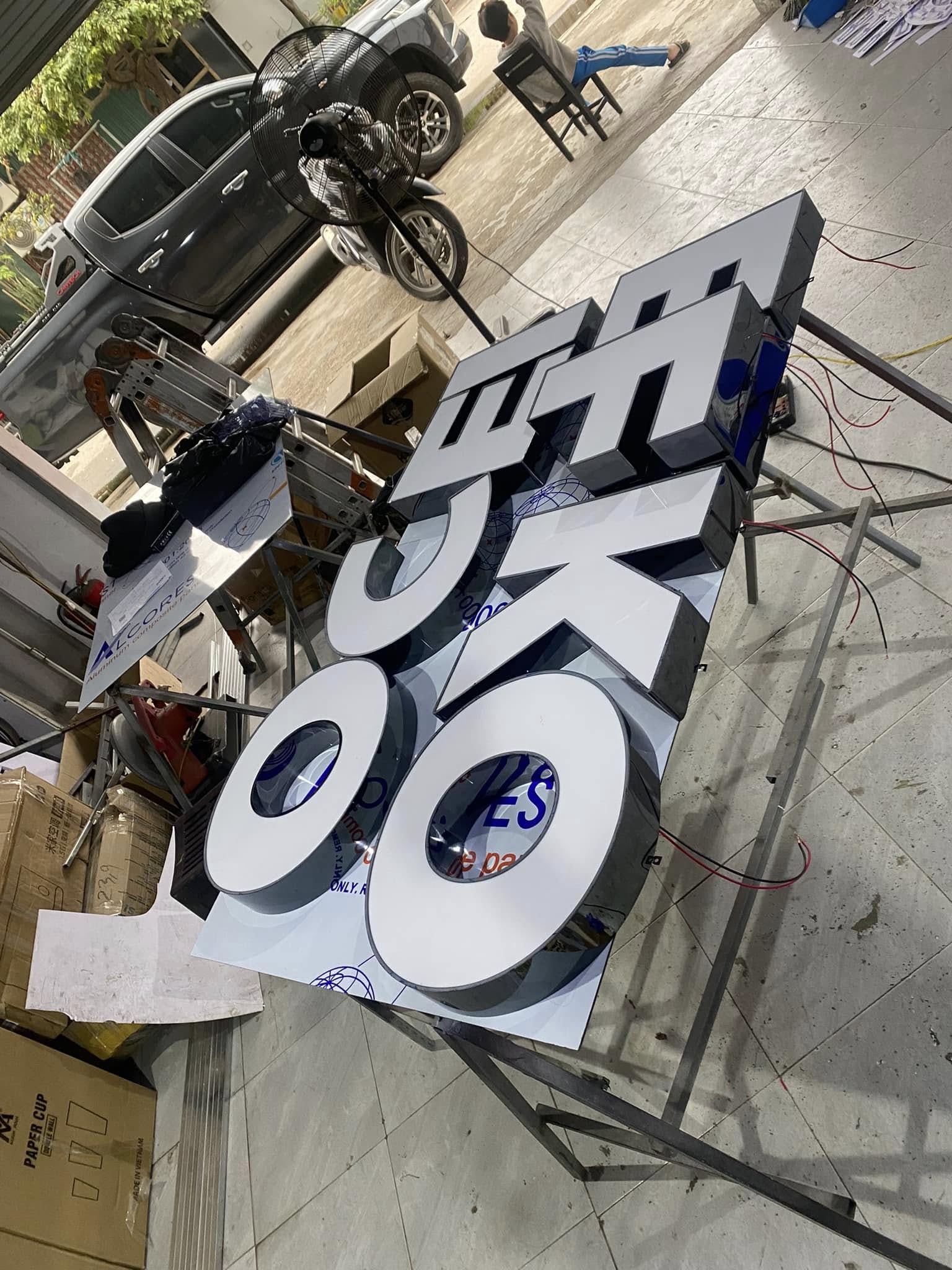 chữ nổi sáng đèn