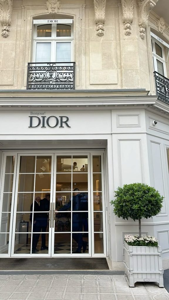 chữ nổi kim loại