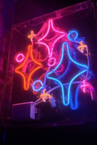 7 Ý Tưởng Sử Dụng Neon Decor Giúp Không Gian Trở Nên Nổi Bật Và Thu Hút Hơn