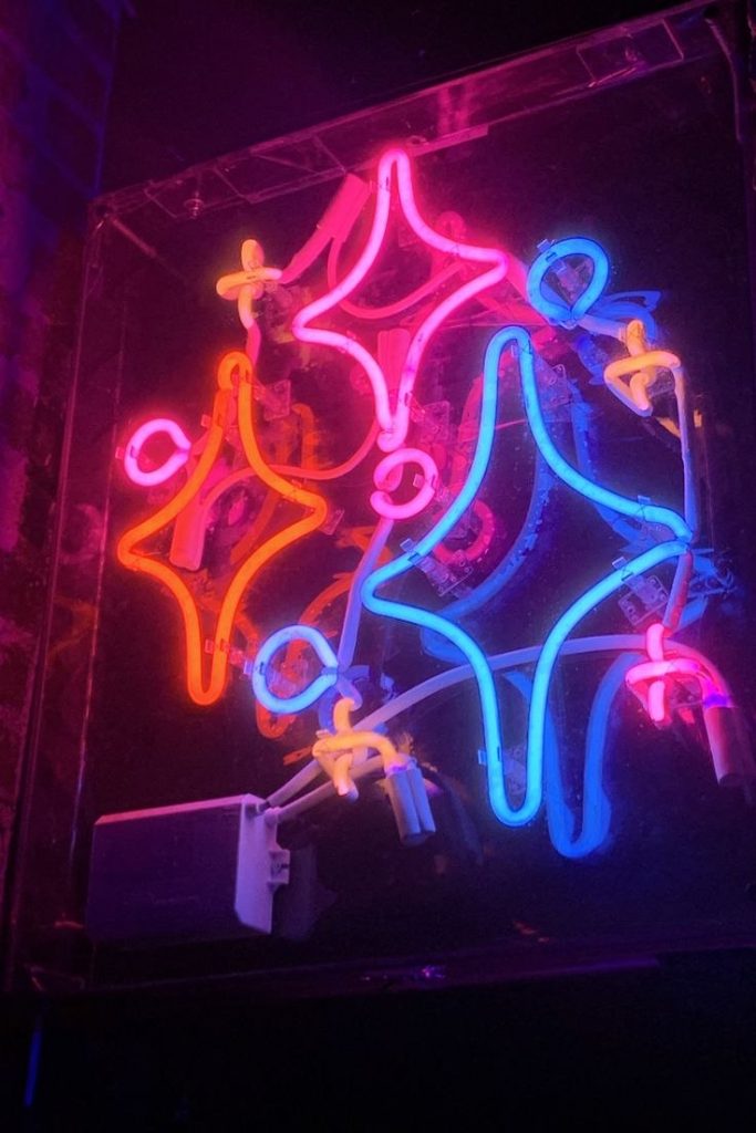 7 Ý Tưởng Sử Dụng Neon Decor Giúp Không Gian Trở Nên Nổi Bật Và Thu Hút Hơn