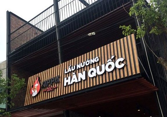 Biển hiệu lam sóng gỗ kết hợp chữ nổi